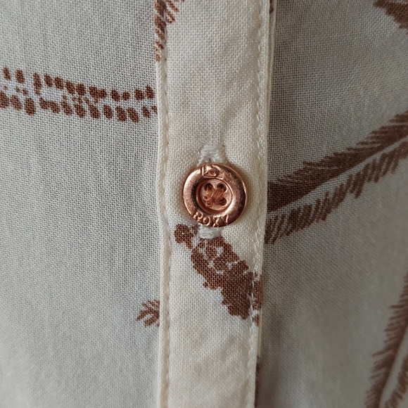 Roxy - Picture 3 of 11